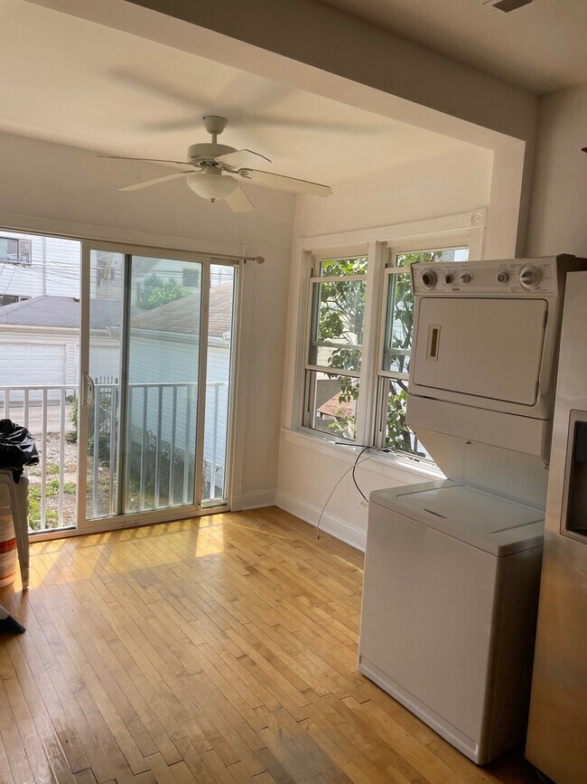 Breakfast Nook - 2947 N Lawndale Ave