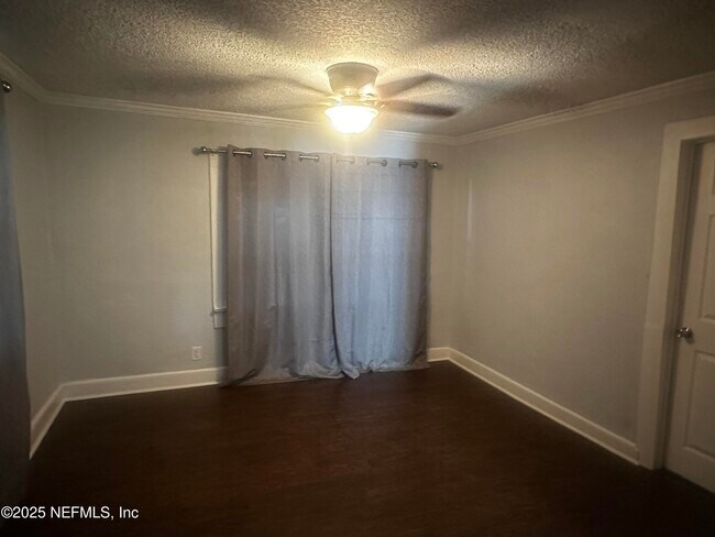 Foto del edificio - 2628 Myra St