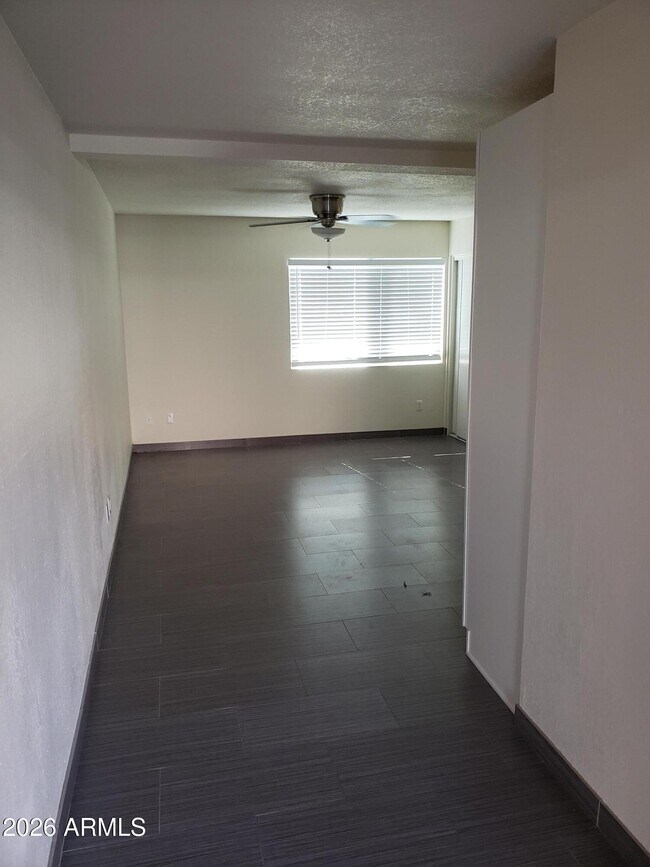 Foto del edificio - 1330 E Highland Ave