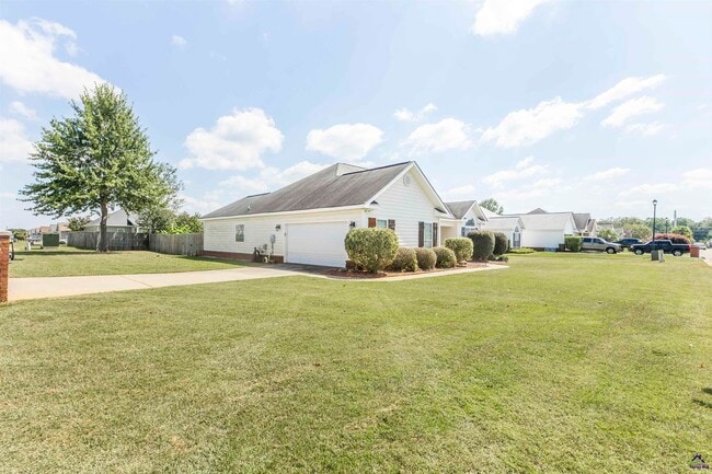 Building Photo - 100 Apple Ct