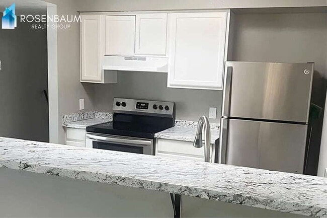 Foto del edificio - 2145 N Bell Ave