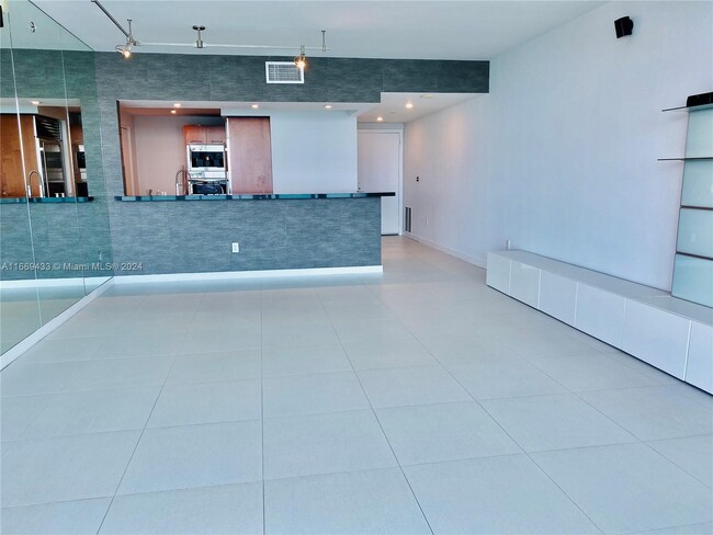 Building Photo - 1331 Brickell Bay Dr