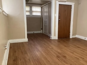 Building Photo - 4423 S Indiana Ave