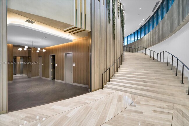Building Photo - 2831 S Bayshore Dr