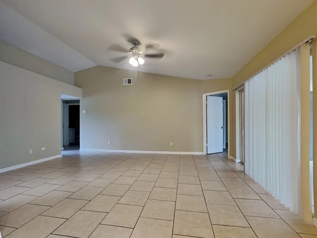 Building Photo - 1330 Coolmont Dr