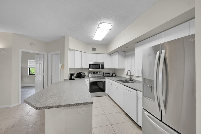 Building Photo - 2105 Lavers Cir