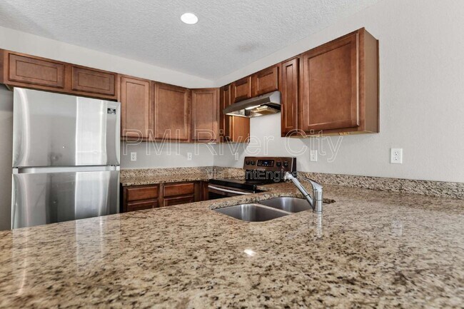 Foto del edificio - 7608 Rain Forest Dr N