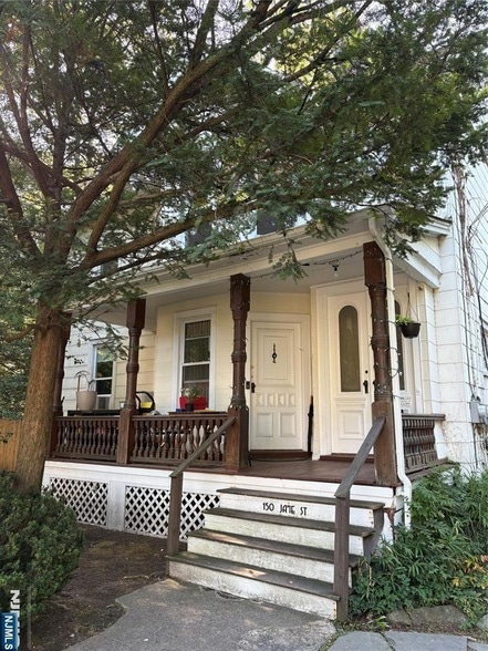 Photo - 150 Jane St House