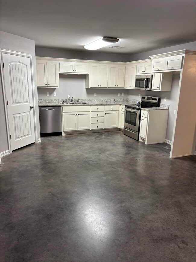 Foto del edificio - 4110 Maple Dr