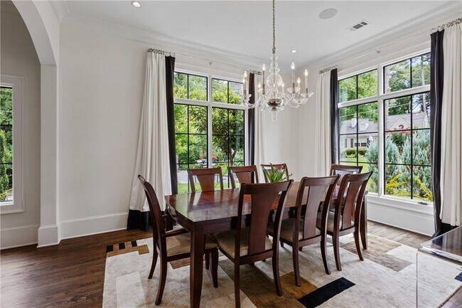 Foto del edificio - 779 Greenview Ave NE