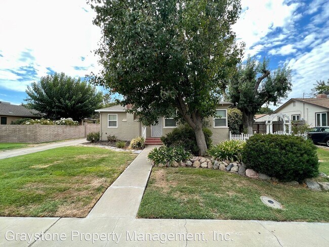 Foto del edificio - 2 br, 1.5 bath House - 647 Page Ave
