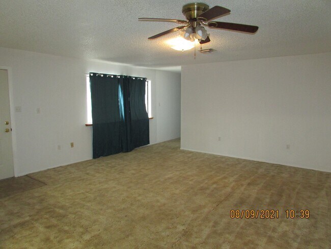 Foto del edificio - Newly remodeled 5 bedroom/2 bath home