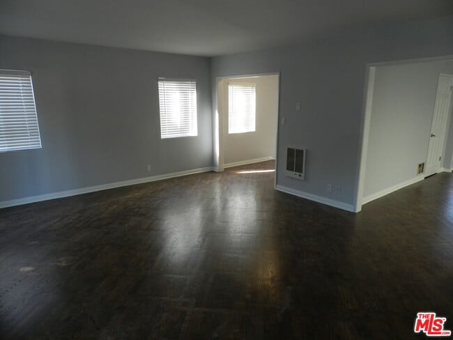 Building Photo - 2711 Arizona Ave