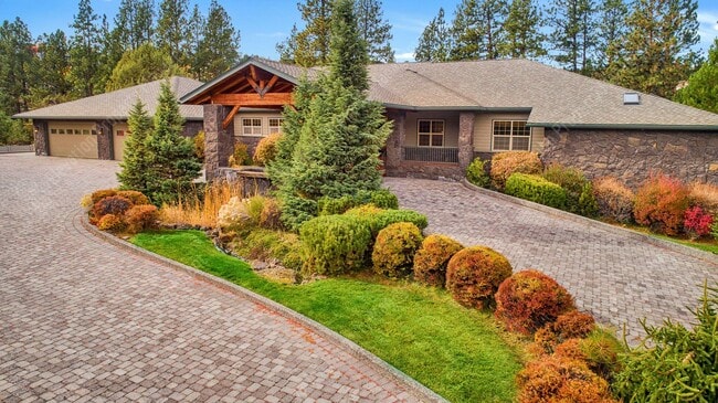 Building Photo - Stunning, one-of-a-kind luxury rental on t...