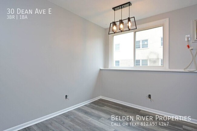 Foto del edificio - Freshly renovated 6-plex in Champlin