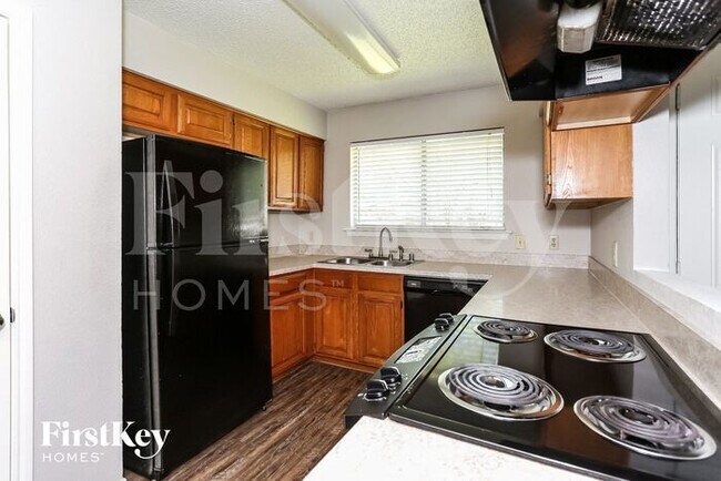 Building Photo - 1701 Oxford Dr