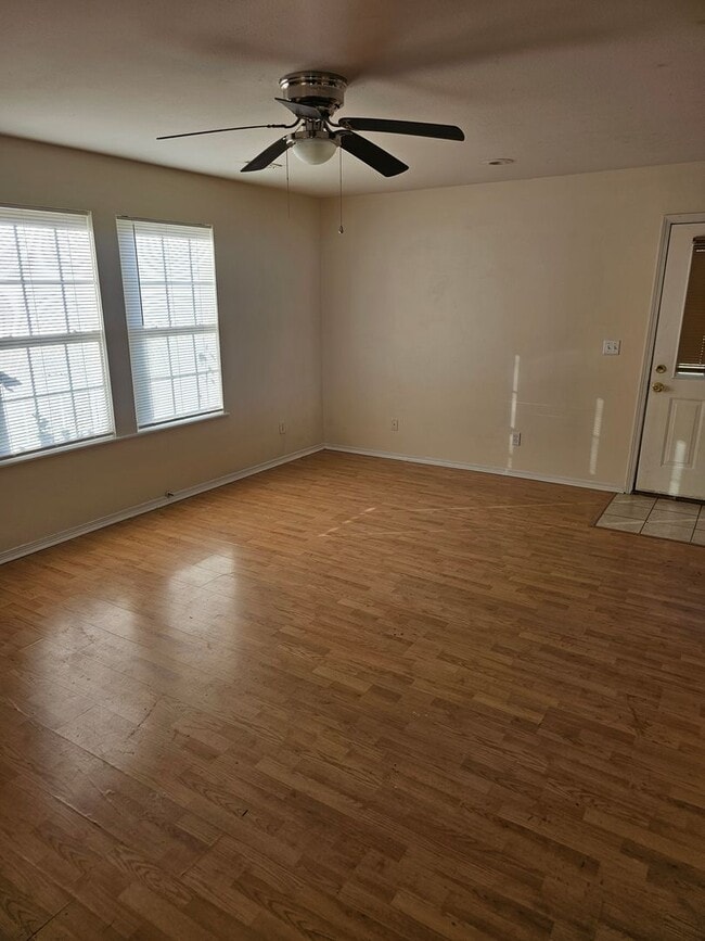 Photo - 2BD/1BA Duplex House