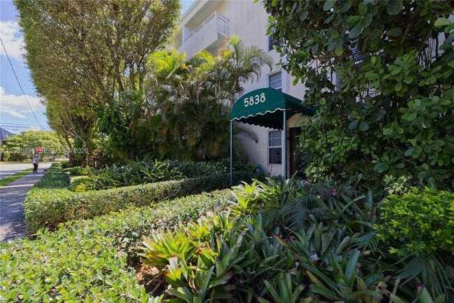 Foto del edificio - 5838 SW 74th Terrace
