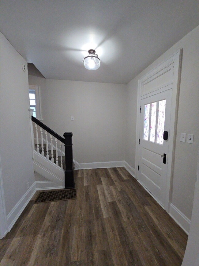 Photo - 310 N C St Apartment