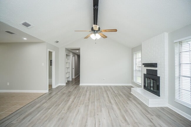 Building Photo - 10834 Parkland Woods Dr