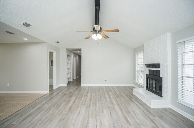 Foto del edificio - 10834 Parkland Woods Dr