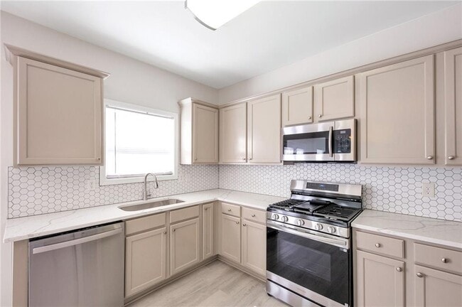 Building Photo - 436 Crestmont Ln