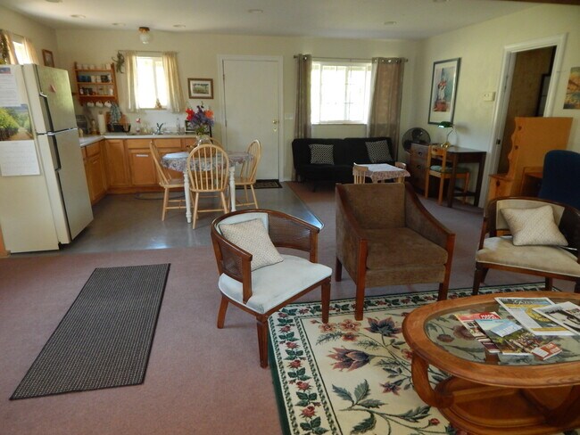 main downstairs room - 2699 Bloomfield Rd