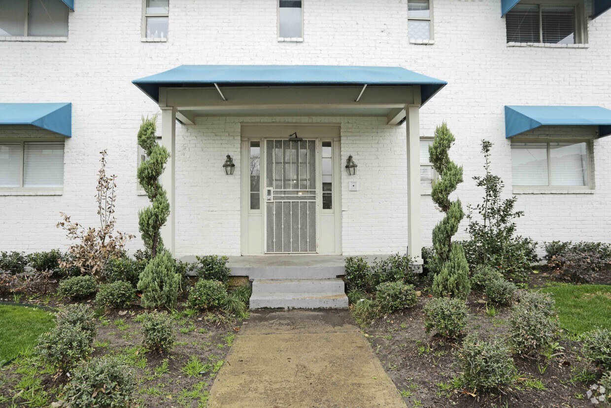 Primary Photo - 2313 N Fitzhugh Ave