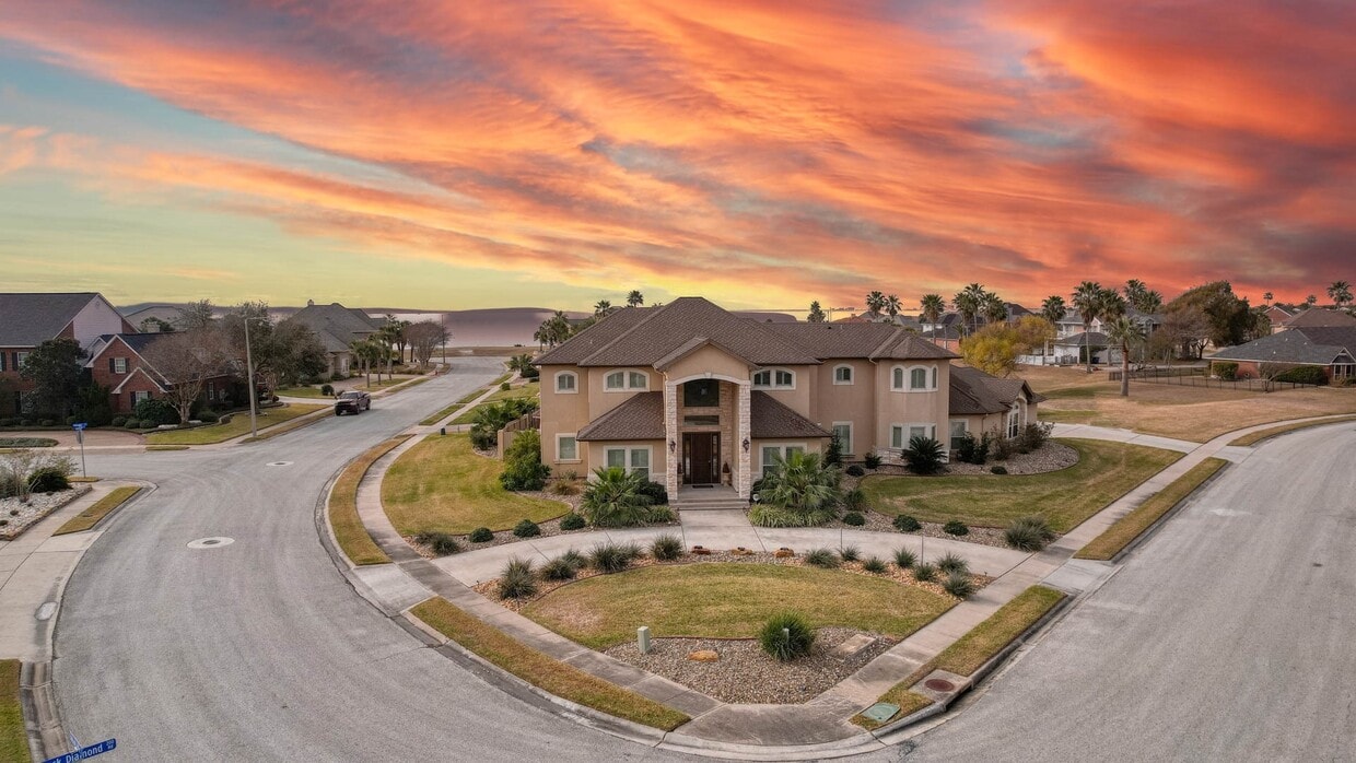 Primary Photo - 204 Black Diamond Rd