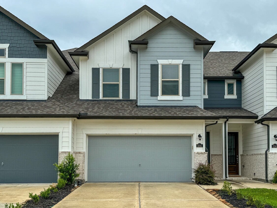 Foto principal - 5541 Evanston Ln