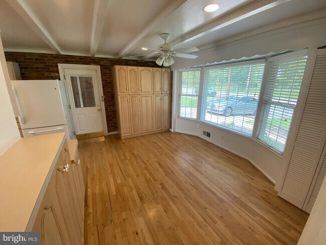 Building Photo - 2982 Glenora Ln