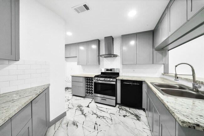 Building Photo - 4107 Bissonnet St