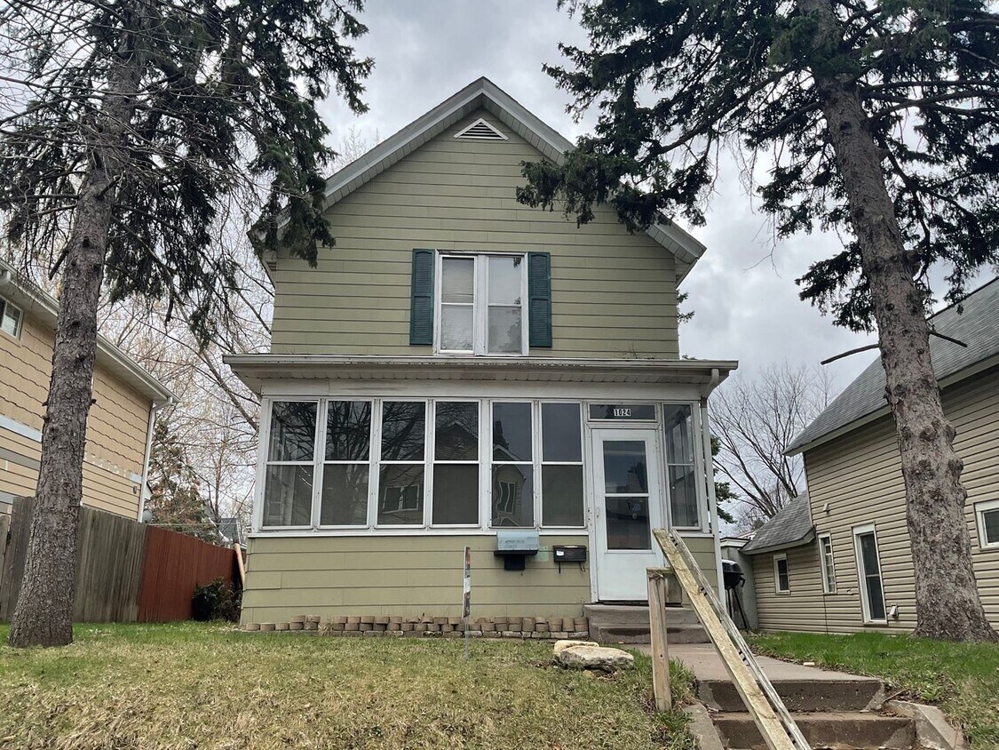 1024 Euclid St Unit 1, Saint Paul, MN 55106 Room for Rent in Saint