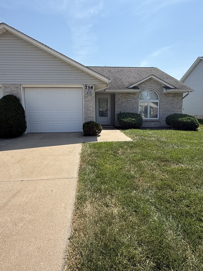 Building Photo - 714 Pine Ridge Dr