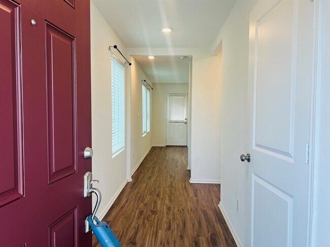 Foto del edificio - 176 Andross Ln