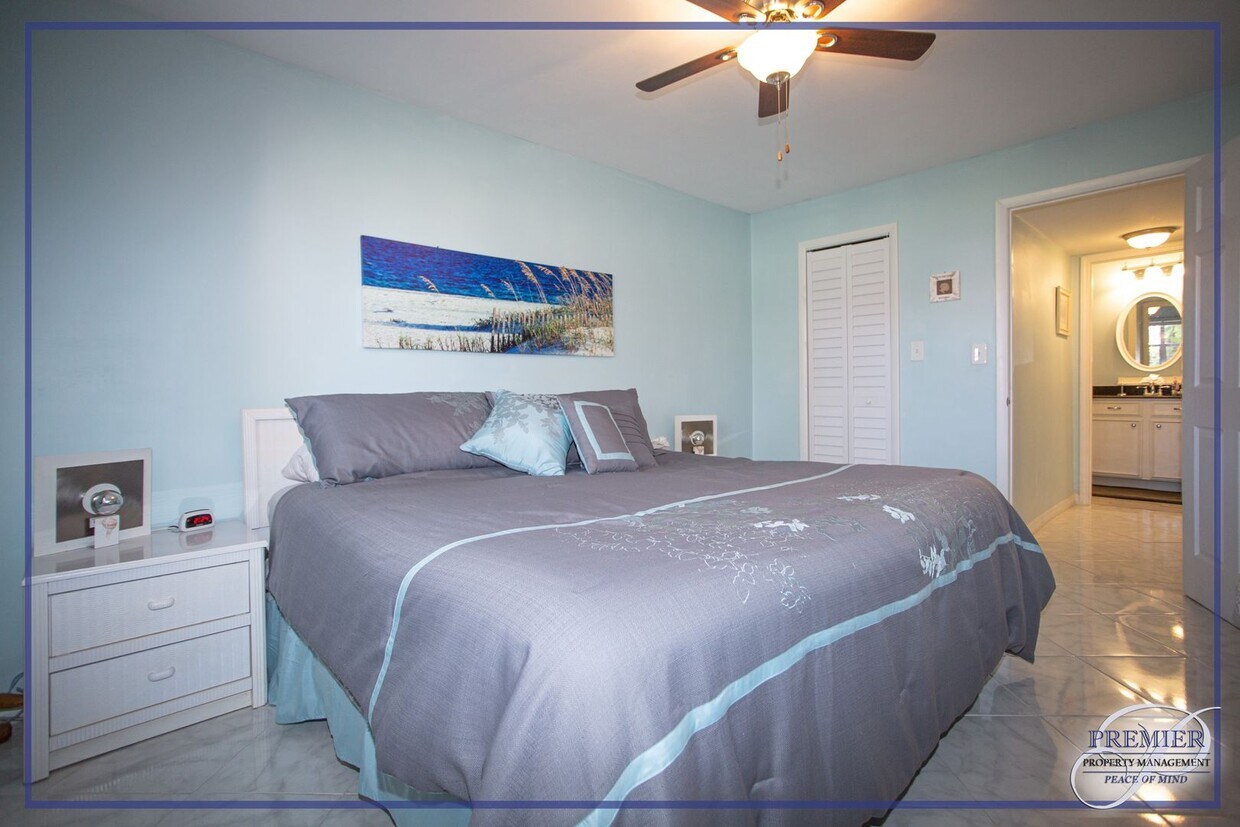 Primary Photo - TURTLE LAKE **GOLF COURSE VIEWS ** 1 BEDS ...