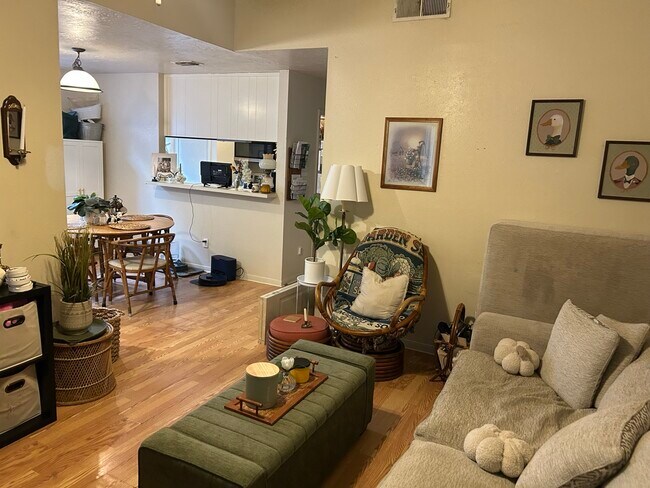 large den - 702 Cross Timbers Dr