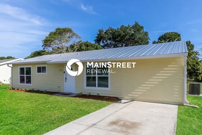 Foto del edificio - 3 Bedroom Pet-Friendly Home in Vero Beach, FL with Main Street Renewal