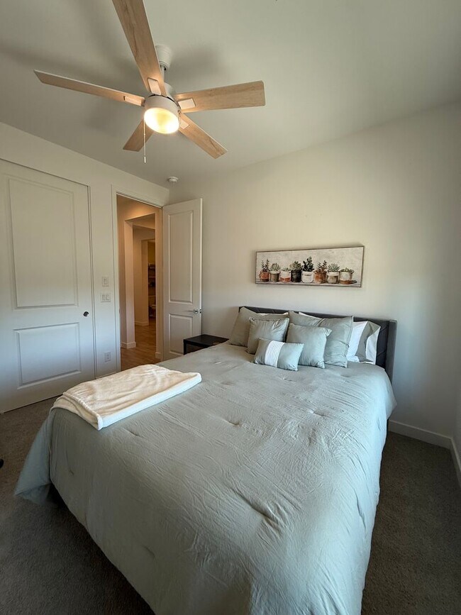 Foto del edificio - "NEW Luxury 3 BR" Designer furnished Home ...