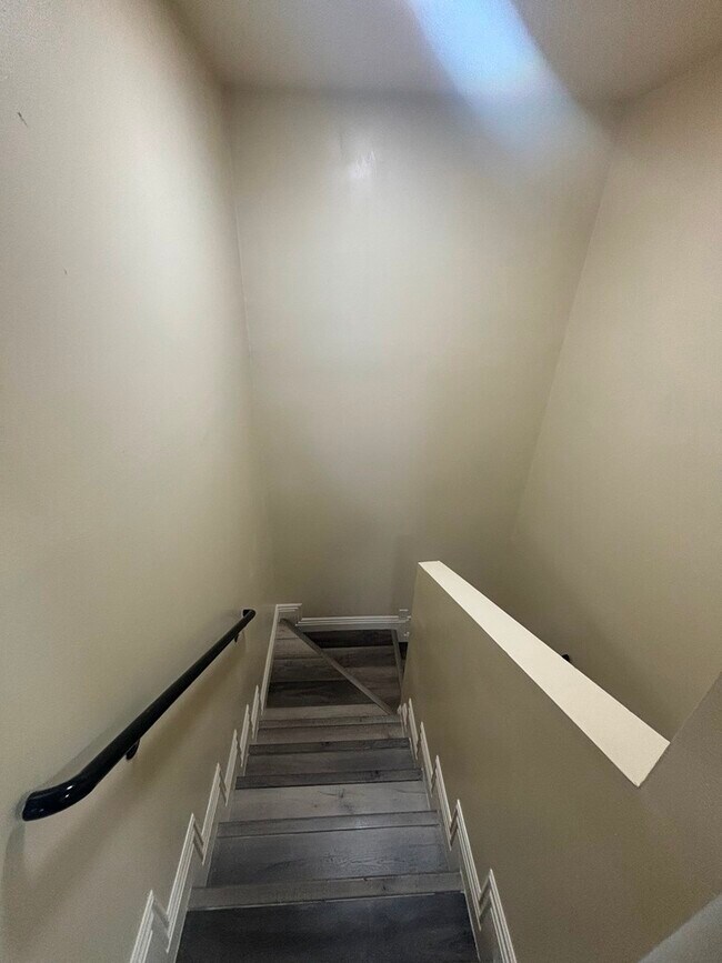 Foto del edificio - 1229 W Gage Ave