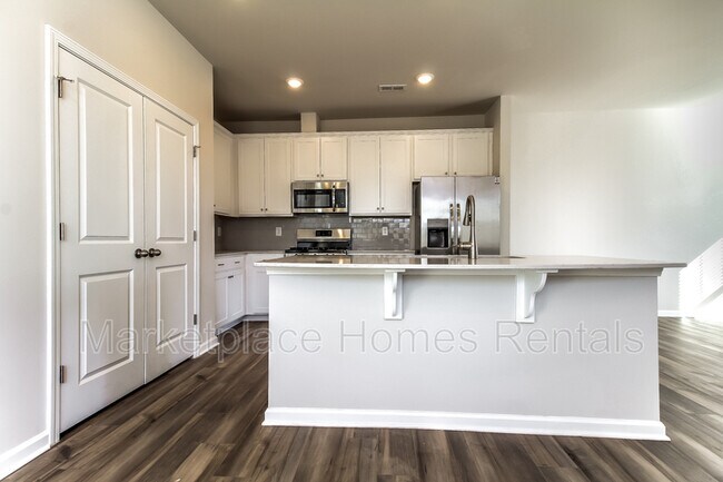 Building Photo - 210 E Compass Wy