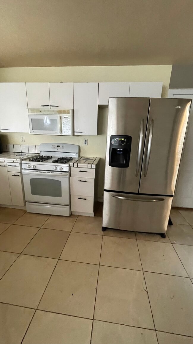 Kitchen - 13947 Meadow Ln