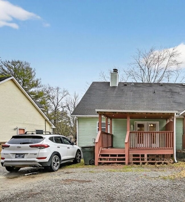 Building Photo - 3209 Lakeford Dr