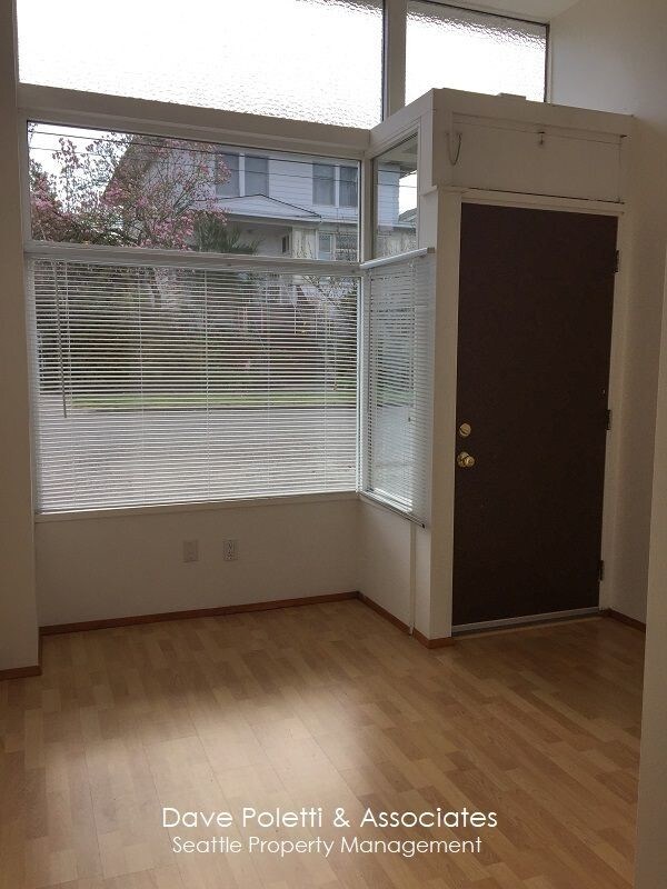 Foto del edificio - 6235 Woodlawn Ave N