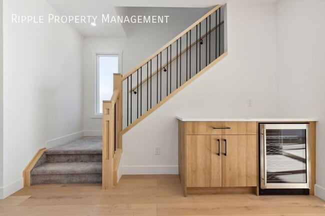 Building Photo - FIRST MONTH FREE! AMAZING 3 BEDS/ 2.5 BATH...
