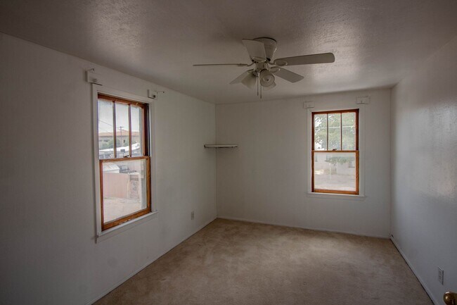 Building Photo - Upstairs Apartment