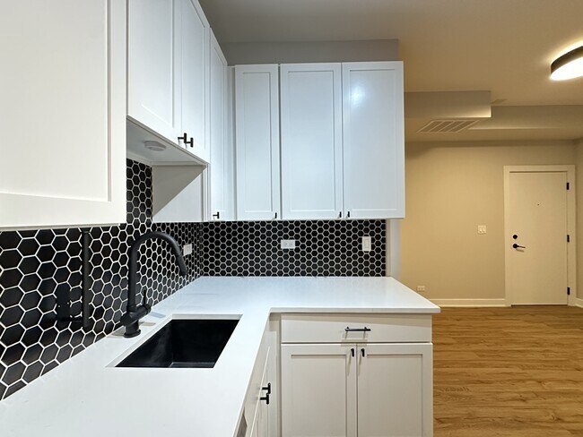 Foto del edificio - 661 W Wrightwood Ave