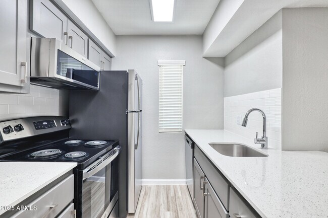 Foto del edificio - 815 E Bethany Home Rd