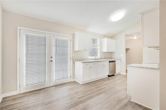 Building Photo - 664 Tarragon Way SW