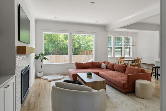 Building Photo - 917 Beechmont Pl